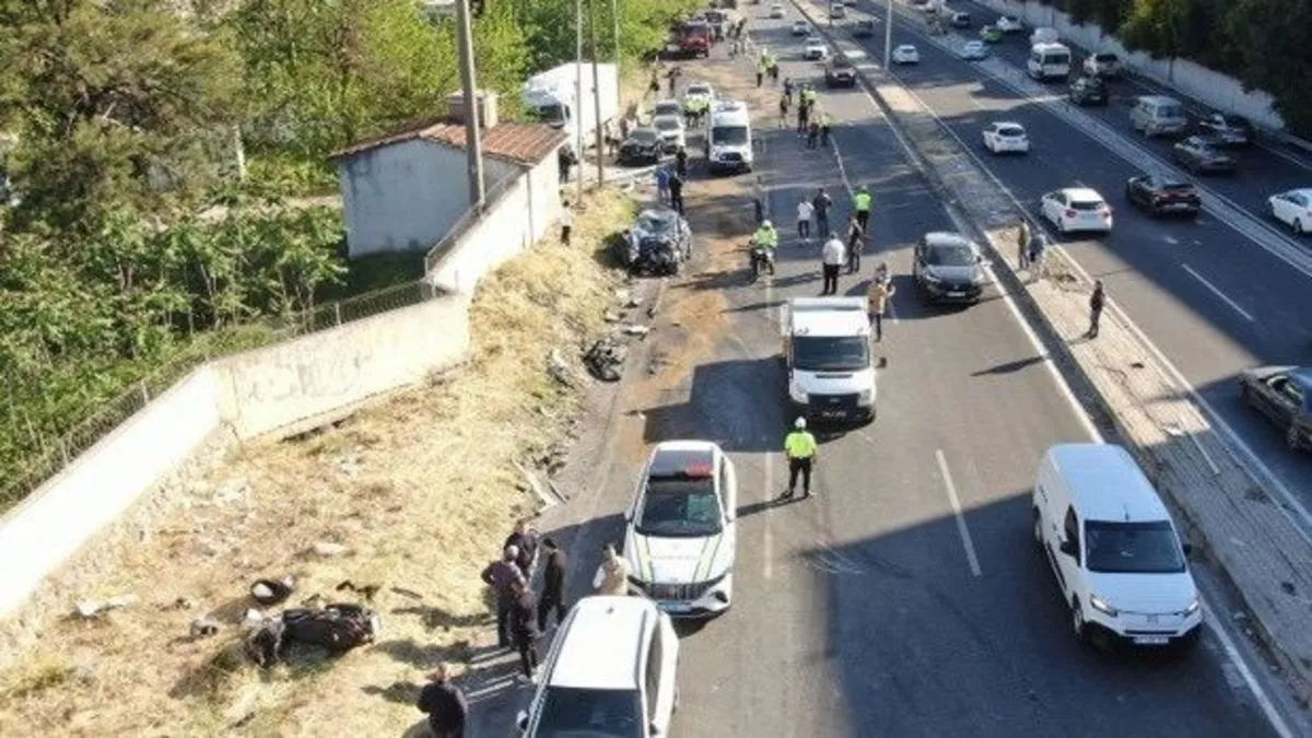 Bornova’daki feci kaza hakkında soruşturma başlatıldı Bornova’daki feci kaza hakkında soruşturma başlatıldı