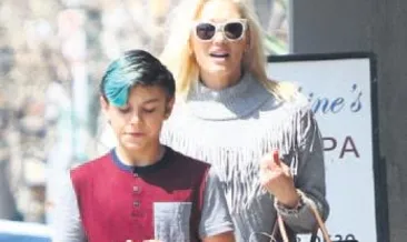 Mavi saçlı Kingston