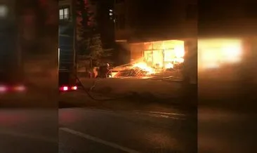 Kadıköy’de 5 katlı binada yangın paniği
