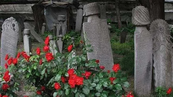 Mezarlarının İstanbul’da olduğunu biliyor muydunuz?