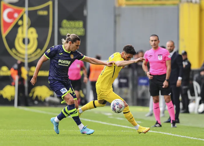 istanbulsporun-konugu-ankaragucu-macta-ikinci-gol-sesi-1665233420202.jpg