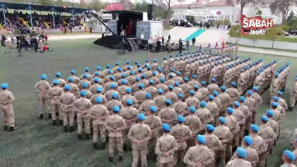Jandarma komando eğitim mezuniyet töreninde askerlerden gövde gösterisi | Video