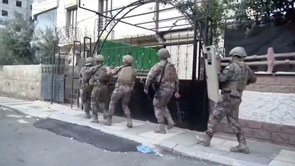 56 İlde DEAŞ Terör Örgütüne yönelik düzenlenen operasyonlarda 525 şüpheli yakalandı 56 İlde DEAŞ Terör Örgütüne yönelik düzenlenen operasyonlarda 525 şüpheli yakalandı