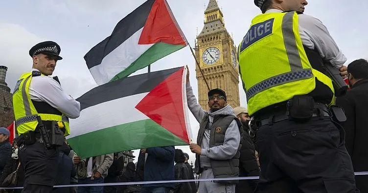 İngilizler Filistin halkı için sokaklara döküldü: Binlerce kişi Gazze için yürüdü