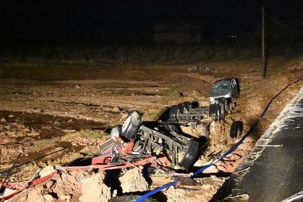 Sel sularına kapılan TIR sürücüsü öldü