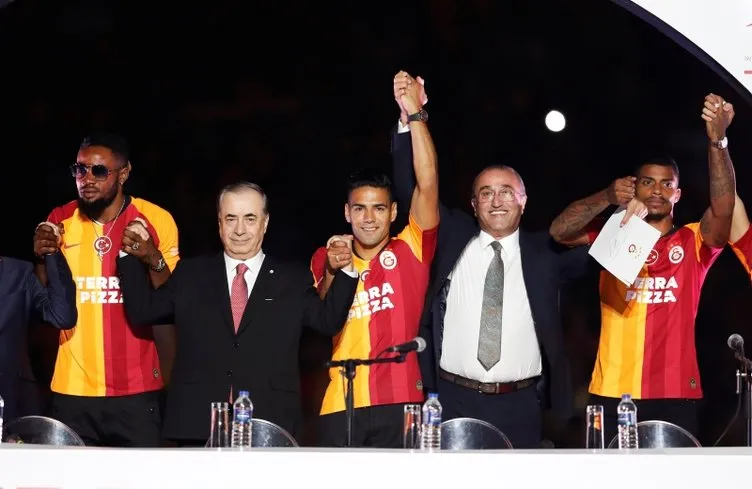 Galatasaray’da Radamel Falcao coşkusu! İşte imza töreninden kareler
