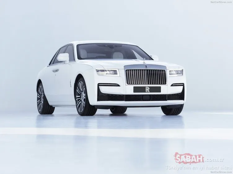 2021 Rolls-Royce Ghost resmen ortaya çıktı! Yenilenen tasarımıyla klasik ve modern çizgileri bir araya getirdi