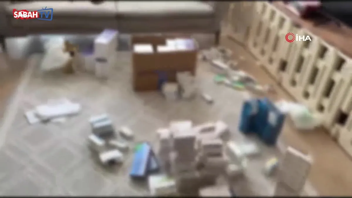 İstanbul merkezli 6 ilde ilaç stoklayıp yurtdışına satan eczacılara operasyon: 19 gözaltı | Video videosunu izle İstanbul merkezli 6 ilde ilaç stoklayıp yurtdışına satan eczacılara operasyon: 19 gözaltı | Video videosunu izle
