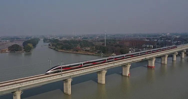 Çin’de demir yolu köprüsü çöktü: 5 ölü