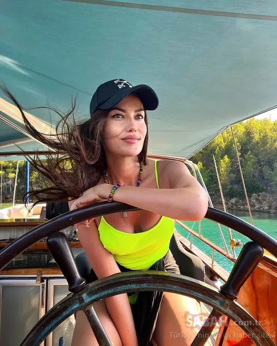 En güzel kaptan Fahriye Tekne pozlarını paylaşan Fahriye Evcen güzelliği ile nefes kesti! Yangın yeri buralar