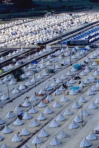 17 Ağustos 1999.. Türkiye'yi yıkan depremin acı görüntüleri