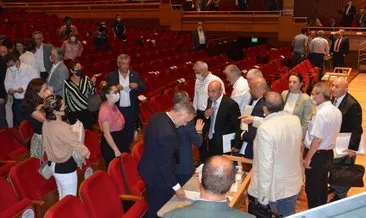 İzmir Büyükşehir Meclisinde ’kalpazanlık’ tartışması