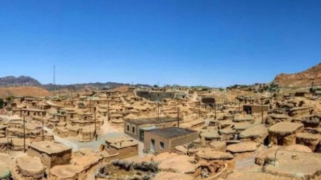 1 metre boyunda insanların yaşadığı yer: Makhunik köyü