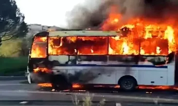 Servis minibüsü seyir halindeyken yandı