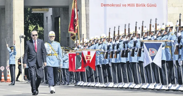 On yıl önce olduğu gibi tek yüreğiz
