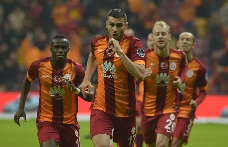 Galatasaray-Akhisar maçı sosyal medyayı salladı