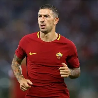 Fenerbahçe'nin çok istediği Kolarov'dan 1+1 yıllık sözleşme