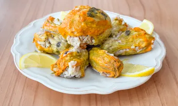 Hem hafif hem şık: Kabak çiçeği dolmasıyla misafirlerinizi büyüleyin!