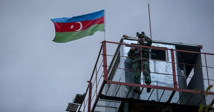Ermeni militanlar hendek kazıyor