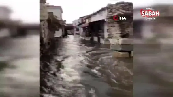 Son dakika! İzmir'de tsunamiyi çekerken babaannesini suda sürüklenirken gören gencin yaşadığı şok ve panik kamerada | Video