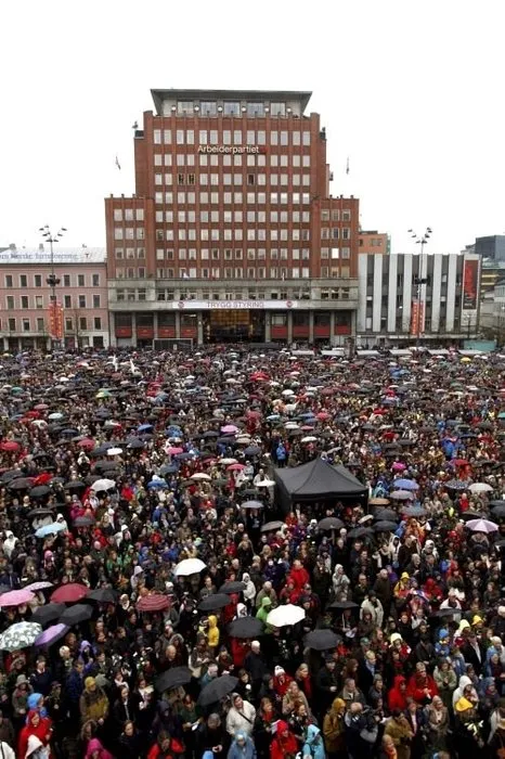 Breivik’in nefret ettiği şarkıyı 40 bin kişi söyledi