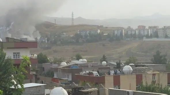 Cizre’de Emniye Müdürlüğü’ne bombalı saldırı