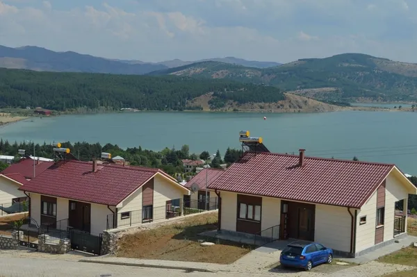tamamlanan-deprem-konutlari-tatil-koyunu-aratmiyor-1689051214833.jpg