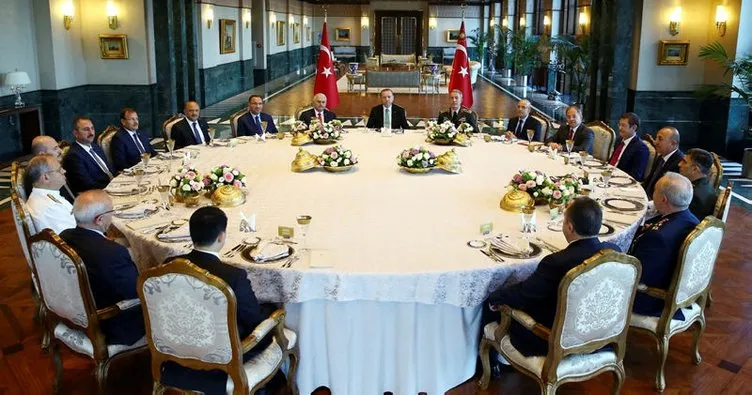 Cumhurbaşkanı Erdoğan, YAŞ üyeleri onuruna yemek verdi!