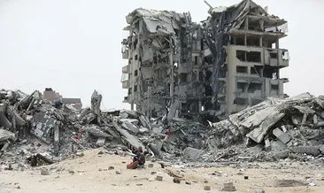 İsrail Gazze’de bir eve düzenlediği hava saldırısında 8 Filistinliyi öldürdü