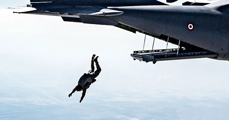 NATO’dan Türk paraşütçü askerlere övgü!