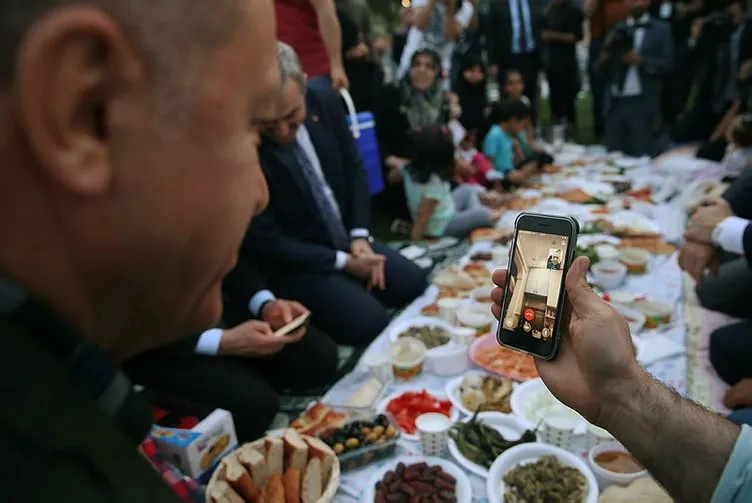 Başkan Erdoğan vatandaşlarla Zeytinburnu sahilde iftar yaptı