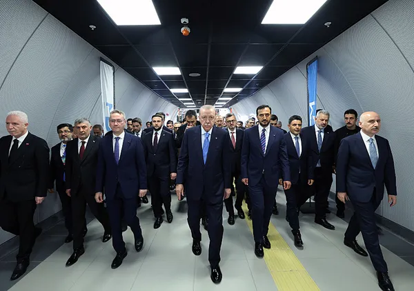 son-dakika-baskan-erdogan-halkali-istanbul-havalimani-metro-hattini-acti-istanbulu-kaderine-terk-etmeyecegiz-1781873378861.jpg