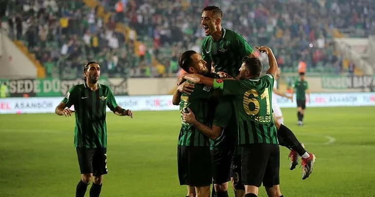 Akigo zirveyi bırakmıyor