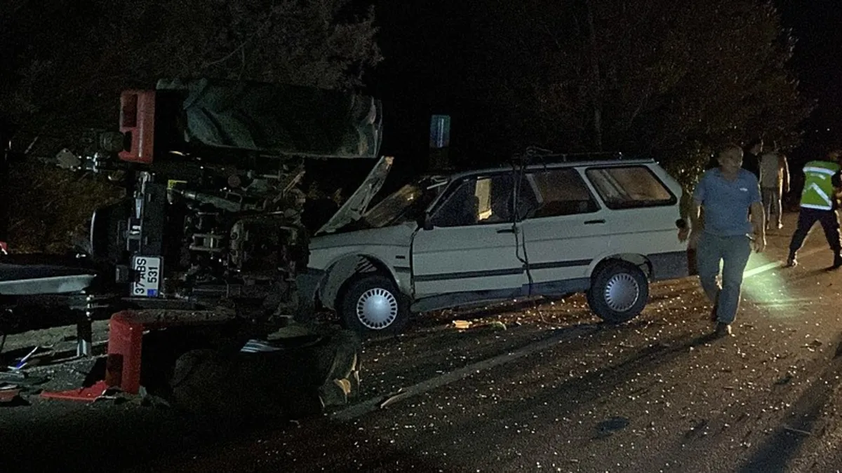 Kastamonu’da otomobil traktörle çarpıştı: 1 ölü, 1 yaralı Kastamonu’da otomobil traktörle çarpıştı: 1 ölü, 1 yaralı