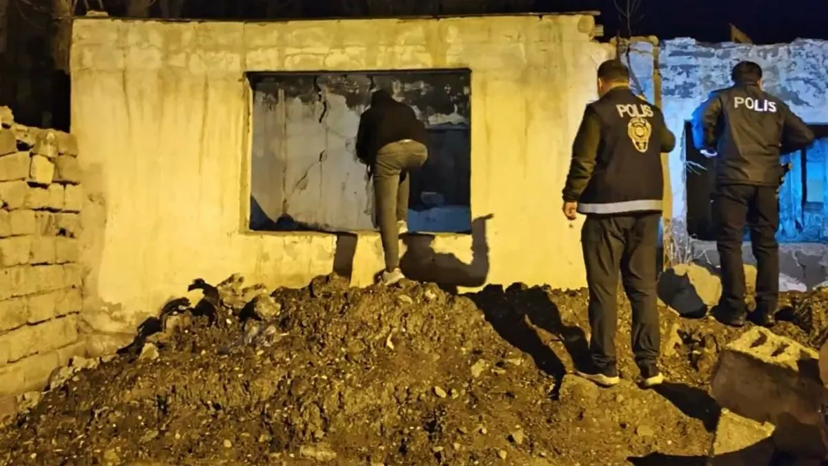 Bakan Yerlikaya duyurdu: 21 göçmen kaçakçılığı organizatörü ve 547 düzensiz göçmen yakalandı