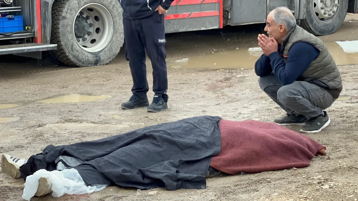 Antalya’da 2 genç devrilen traktörün altında kaldı: 18 yaşındaki Mehmet feci şekilde can verdi! Antalya’da 2 genç devrilen traktörün altında kaldı: 18 yaşındaki Mehmet feci şekilde can verdi!