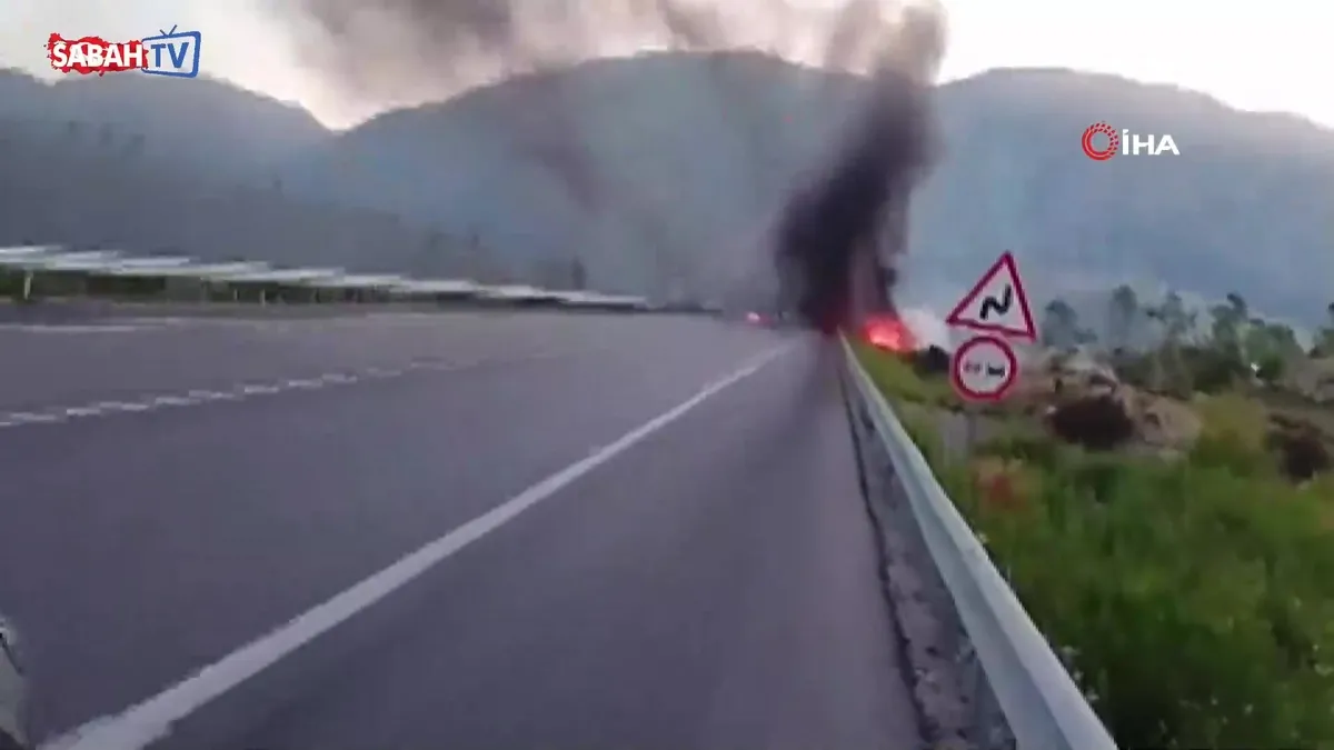 Antalya’da seyir halindeyken yanmaya başlayan yolcu otobüsü küle döndü | Video videosunu izle Antalya’da seyir halindeyken yanmaya başlayan yolcu otobüsü küle döndü | Video videosunu izle