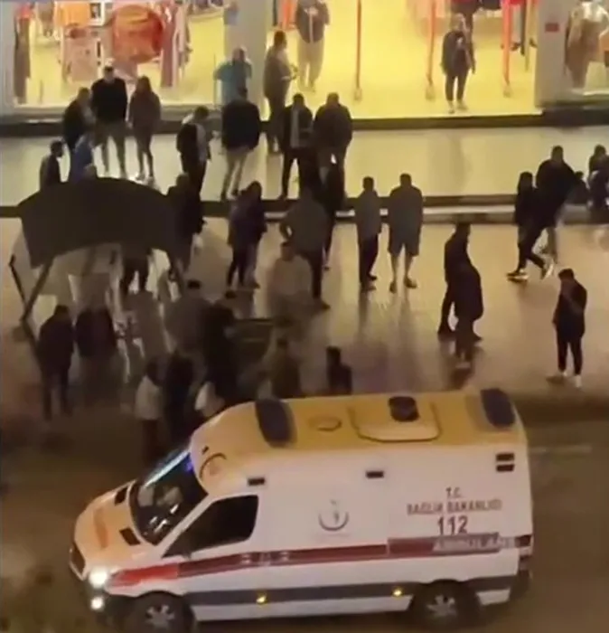 Müşteri paylaşamayan taksi şoförleri arasındaki kavga kanlı bitti: 3 kişi vuruldu!