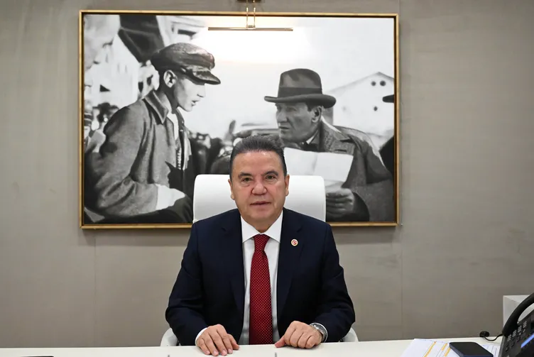 SON DAKİKA | Antalya’da Muhittin Böcek ve ailesi dövizciyi komşu kapısı yapmış: Rüşveti dövize çevirme yarışı