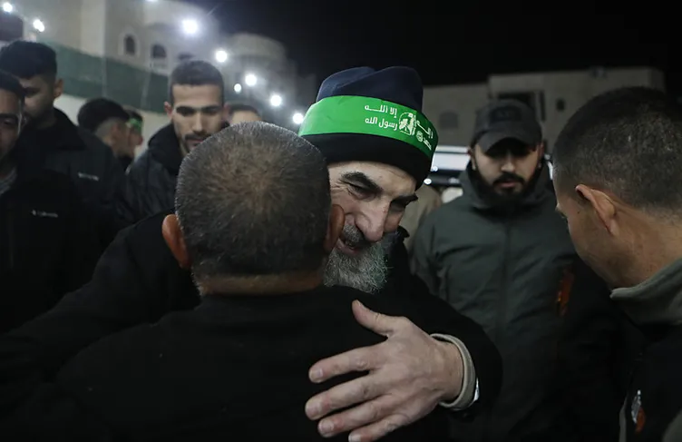 Ateşkes tehlikede: Esir takasında kriz! Netanyahu bahanelerle süreci çıkmaza sokuyor