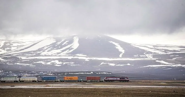 Kars’ta heyelan sonucu aksayan tren seferleri normale döndü