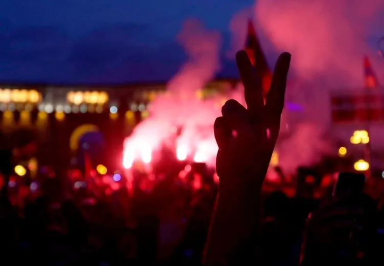 Ermenistan'da sular durulmuyor!