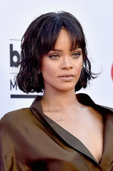 Dünden bugüne Rihanna'nın saç modası