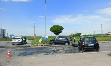 Yozgat’ta korkunç kaza! Kavşakta 2 otomobil kafa kafaya çarpıştı: Yaralılar var! #yozgat
