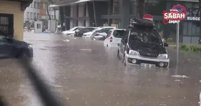 Edremit’te sağanak yağış sonrası sürücüler zor anlar yaşadı | Video