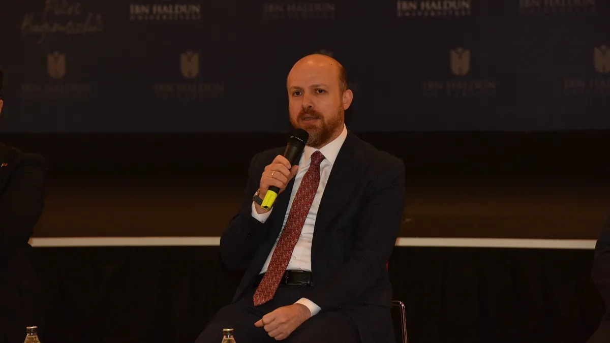 Bilal Erdoğan: “Dünya barışına yatırım kendi barışına yatırımdır” Bilal Erdoğan: “Dünya barışına yatırım kendi barışına yatırımdır”