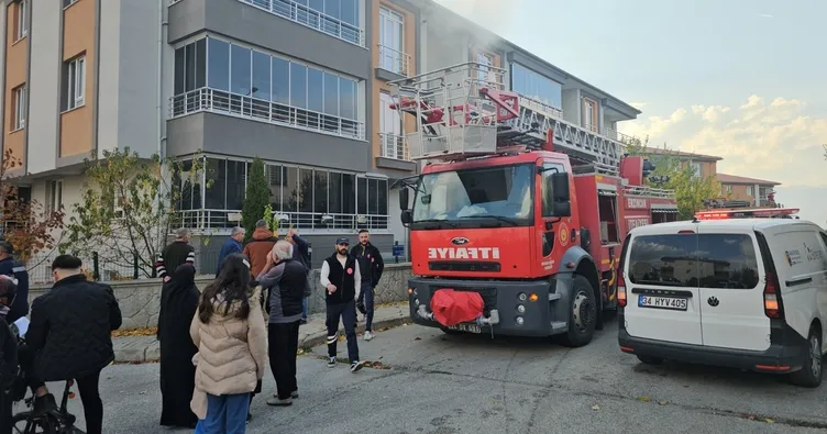Erzincan’da 3 katlı binanın bodrumunda yangın