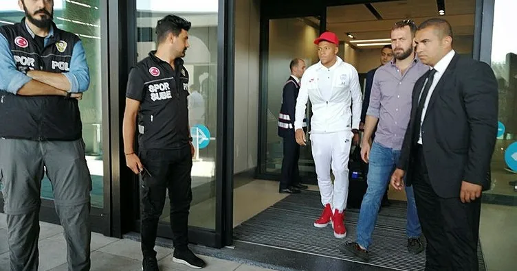 Galatasaray’la karşılaşacak olan Paris Saint Germain, İstanbul’a geldi