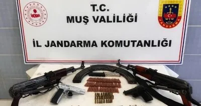 Muş'ta jandarma operasyonunda çok sayıda silah ve mühimmat ele geçirildi #mus