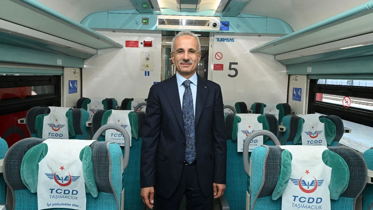 Ankara-Sivas Hattına yaz takviyesi: YHT’de 36 bin 168 kişilik ek kapasite Ankara-Sivas Hattına yaz takviyesi: YHT’de 36 bin 168 kişilik ek kapasite